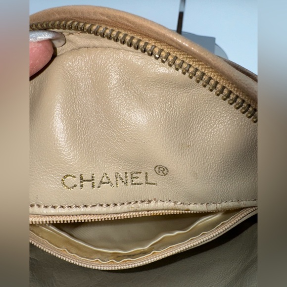 Chanel-Authentic-Vintage- Round Tassel Crossbody Bag Quited Gold matelasse chain - Picture 13 of 14